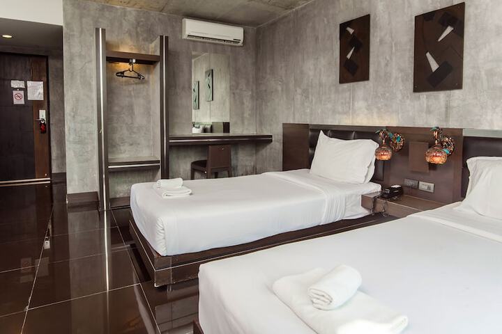 Room 15 of 31