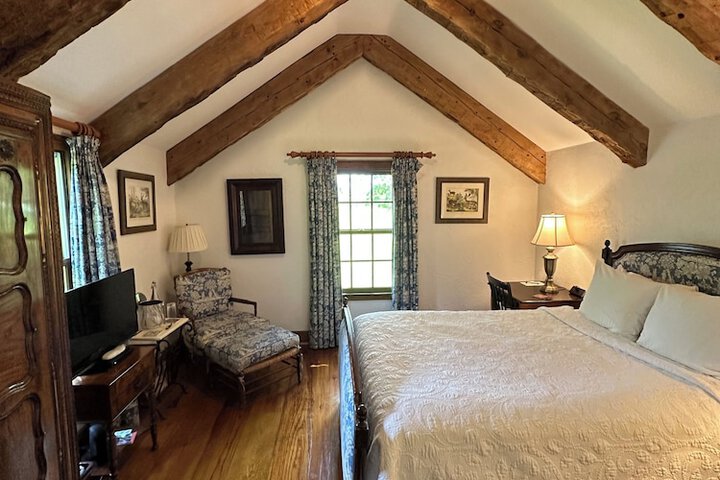 Room 51 of 285