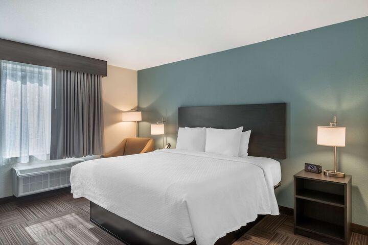 1 King Bed Microwave and Refrigerator Full Breakfast (13 of 21)