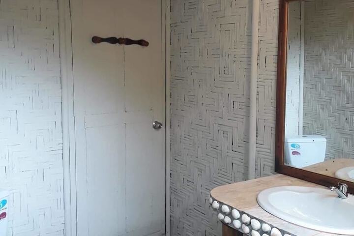 Room 13 of 31