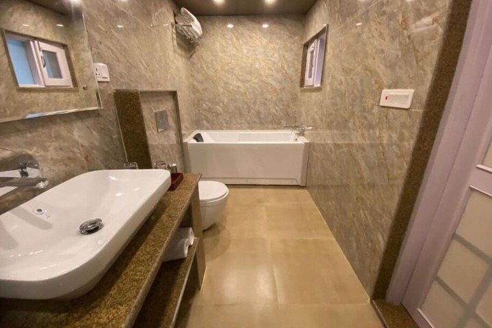 Room 14 of 36