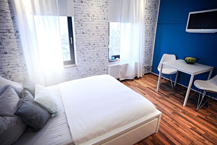 Room 3 of 77