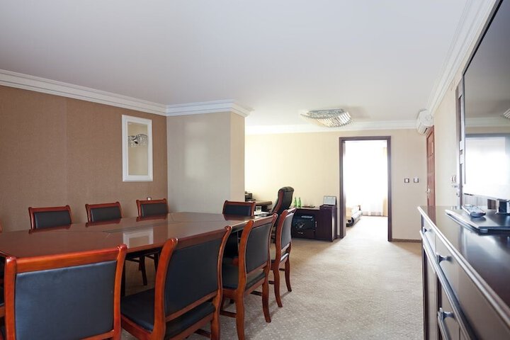 Room 7 of 33