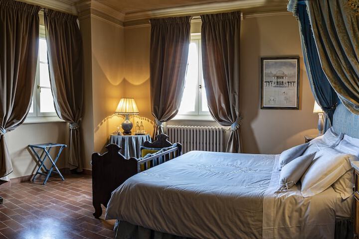 Room 10 of 66