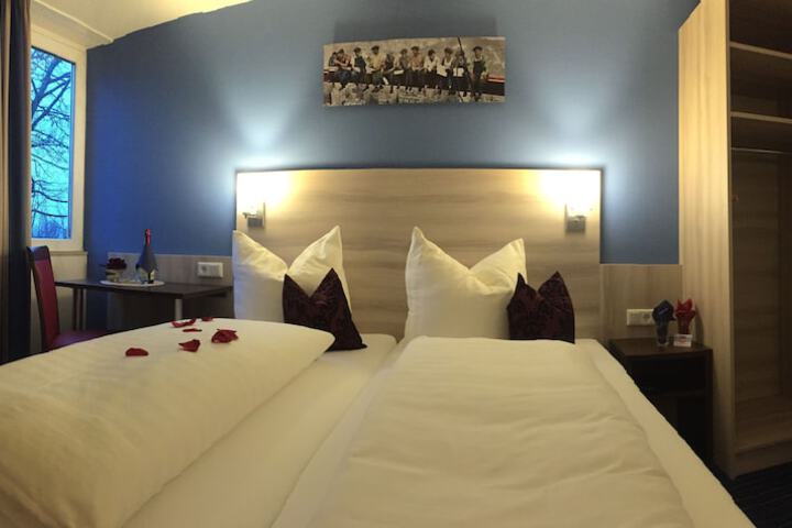 Room 16 of 40