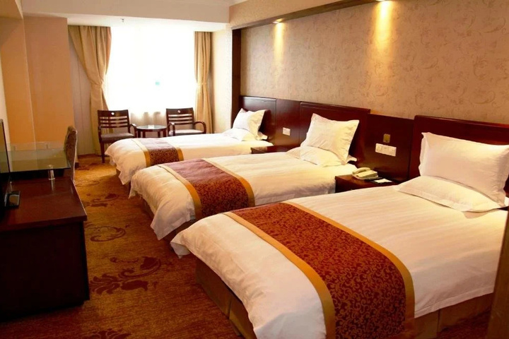 Room 4 of 16
