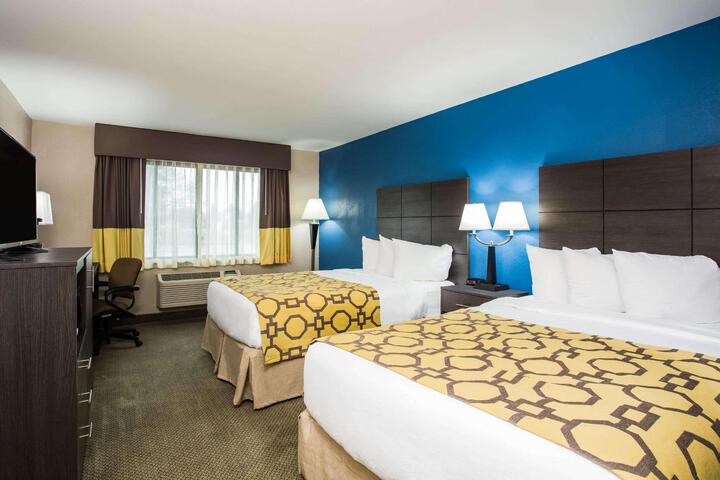 1 King Bed (4 of 9)