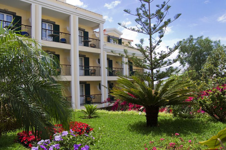 Hotel Exterior 68 of 85