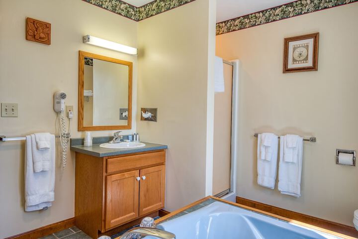 Superior King Lakeside with Shared Balcony (52 of 64)