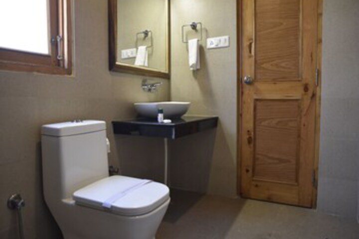 Room 4 of 20