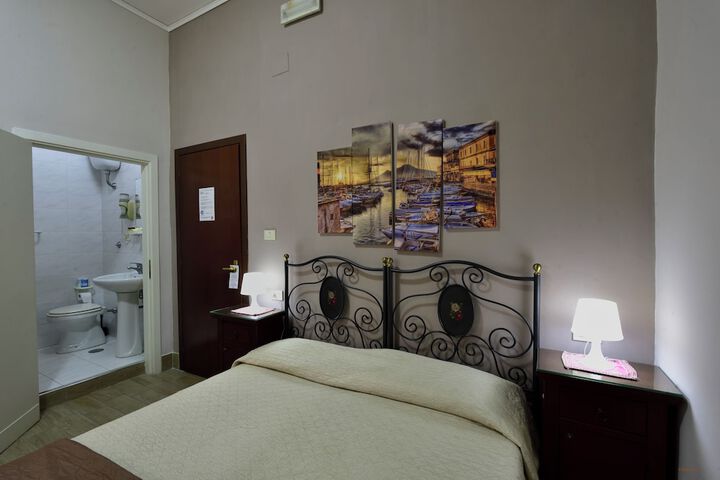Room 17 of 32
