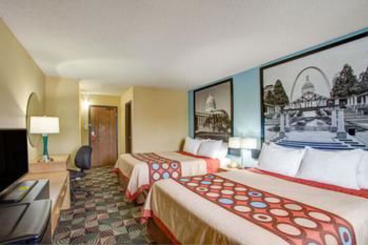 Room 15 of 48