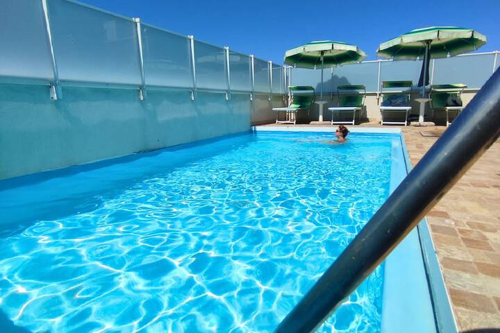 Pool Hotel