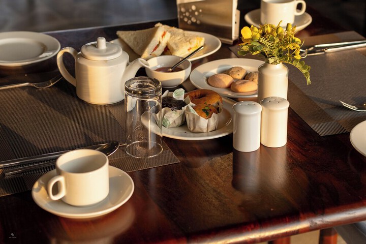 Breakfast/Coffee Service 25 of 35