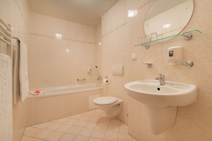 Room 4 of 52