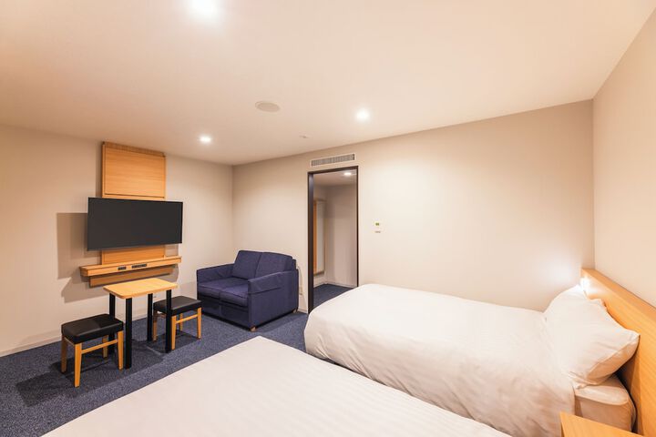 Room 6 of 27