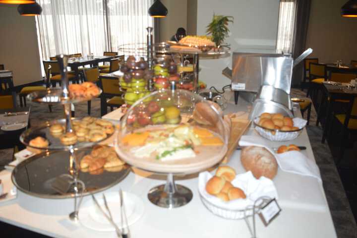 Dining 36 of 42