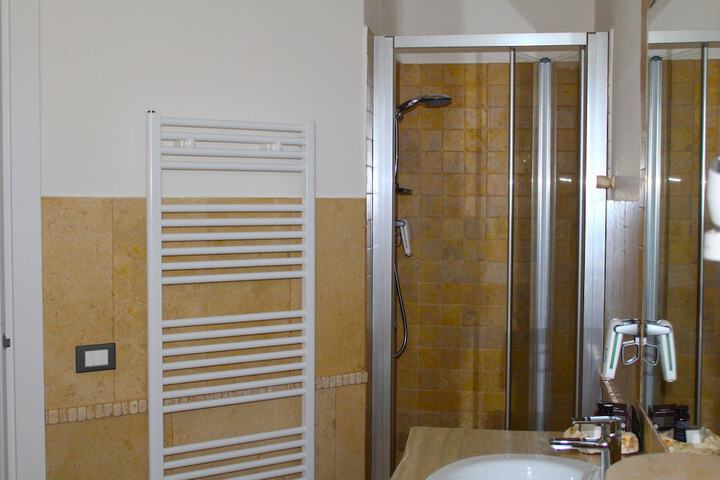 Room 14 of 34