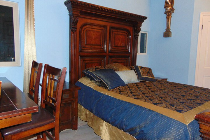 Room 104 of 413