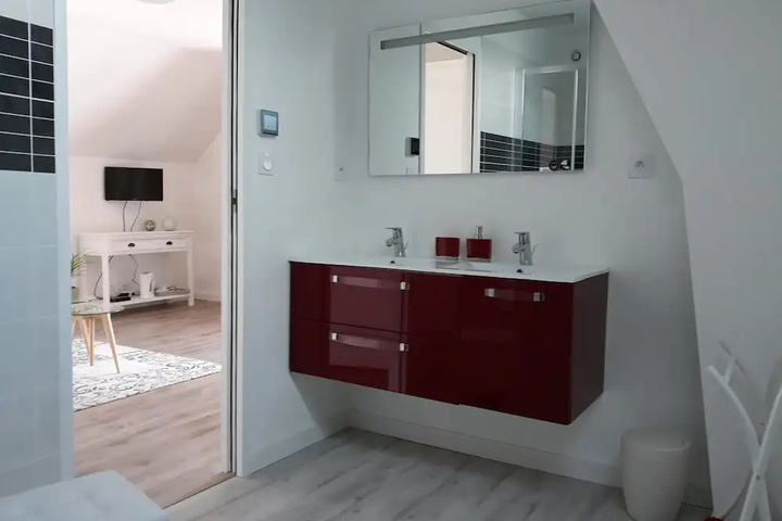 Room 9 of 16