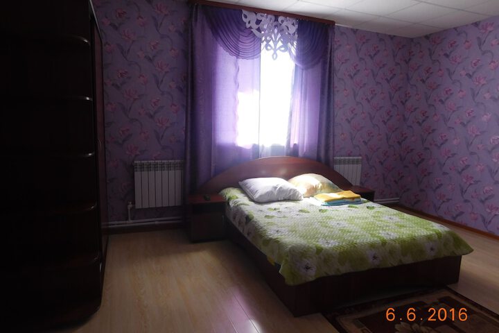Room 7 of 12