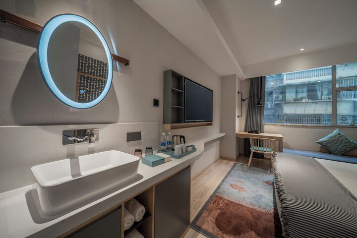 Room 14 of 60