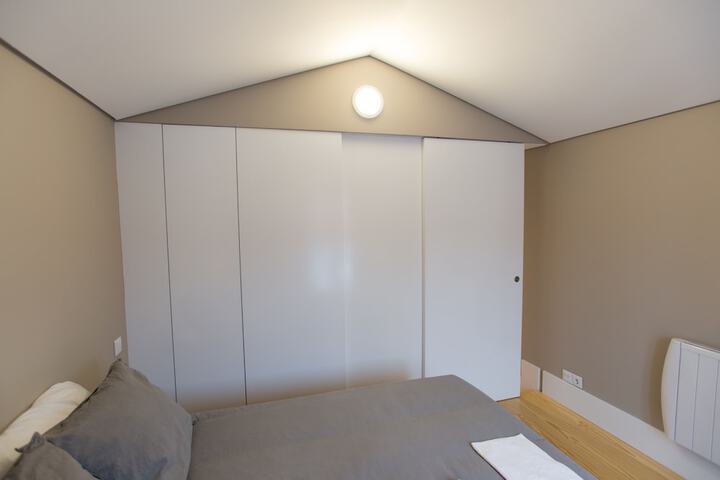 Room 18 of 136