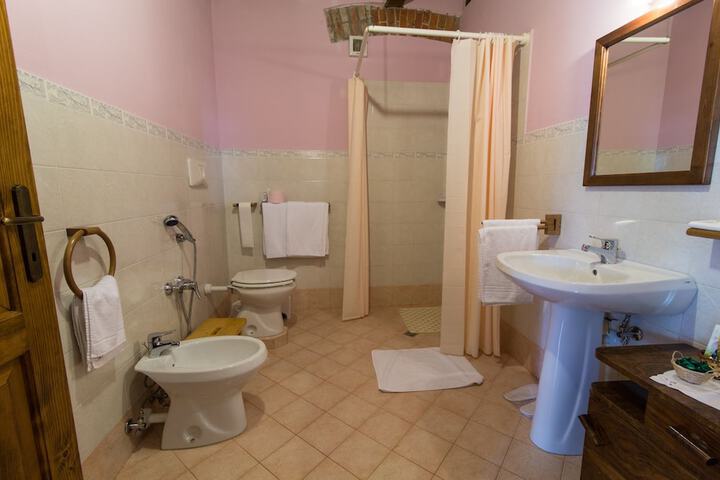 Room 11 of 24