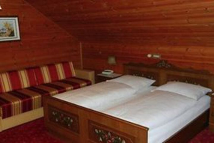 Room 15 of 48