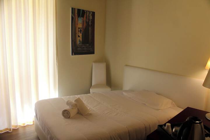 Room 9 of 48