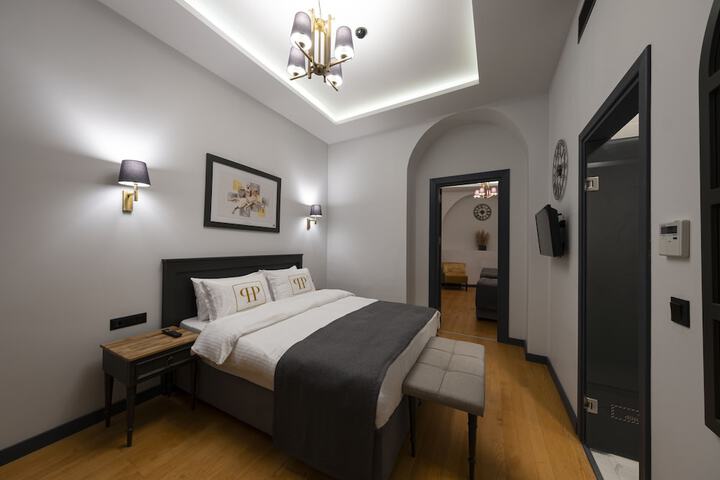 Room 52 of 134