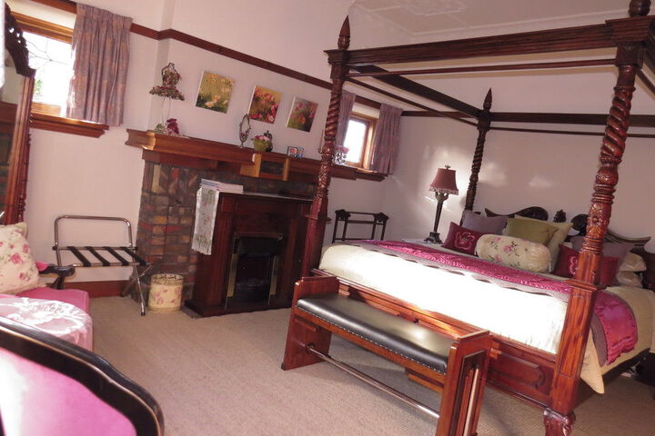 Room 4 of 27