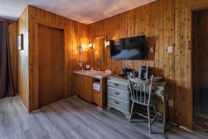 Room 32 of 81