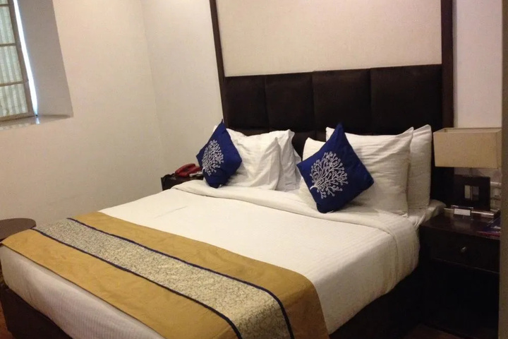 Room 4 of 15