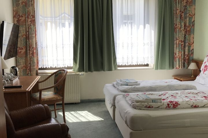 Room 2 of 35