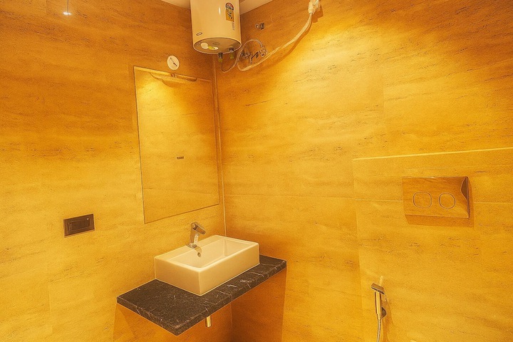 Room 12 of 25