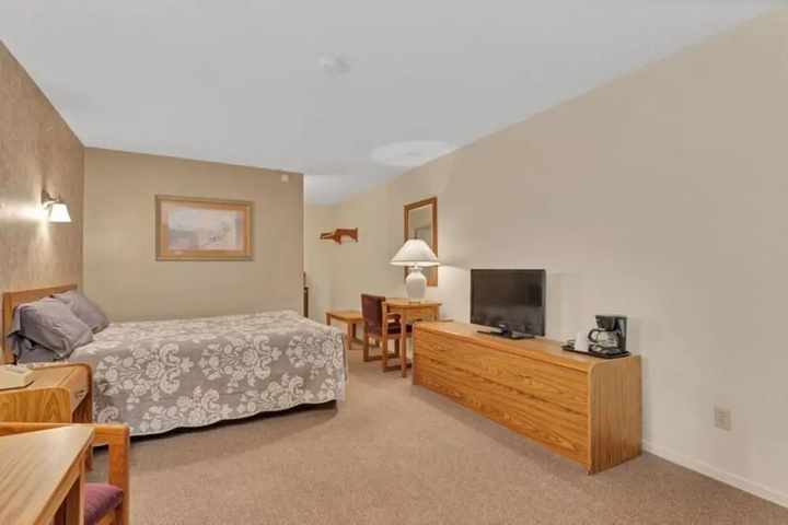 Room 6 of 9