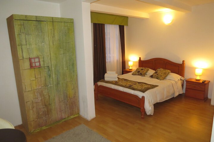 Room 6 of 26