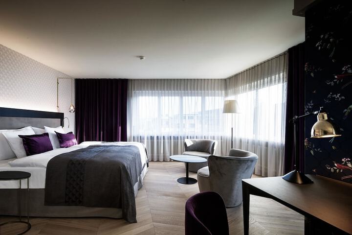 Room 50 of 102