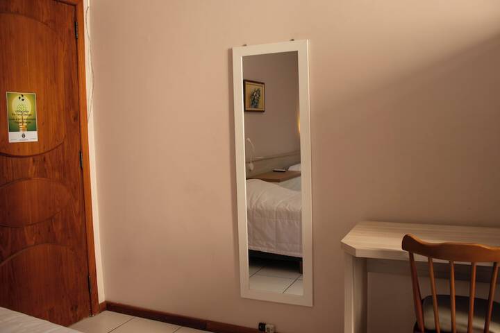 Room 27 of 206