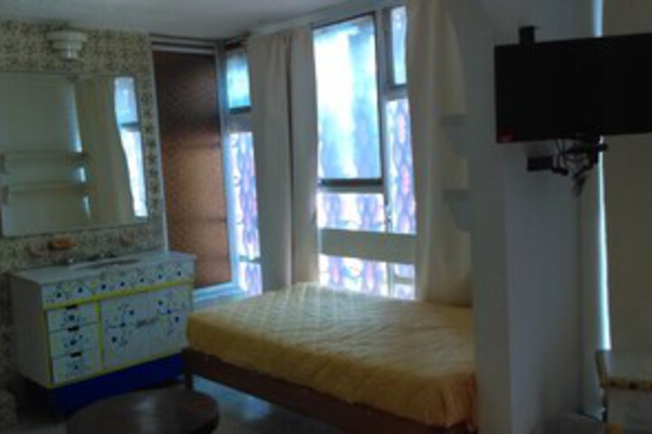 Room 30 of 33