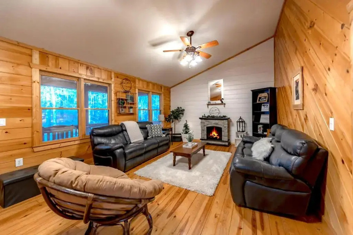 Photo of FAMILY FRIENDLY Hot Tub, Fire pit, Pool Table, 2 Acres