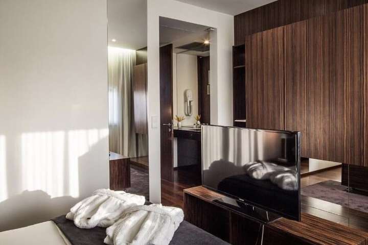 Room 7 of 24