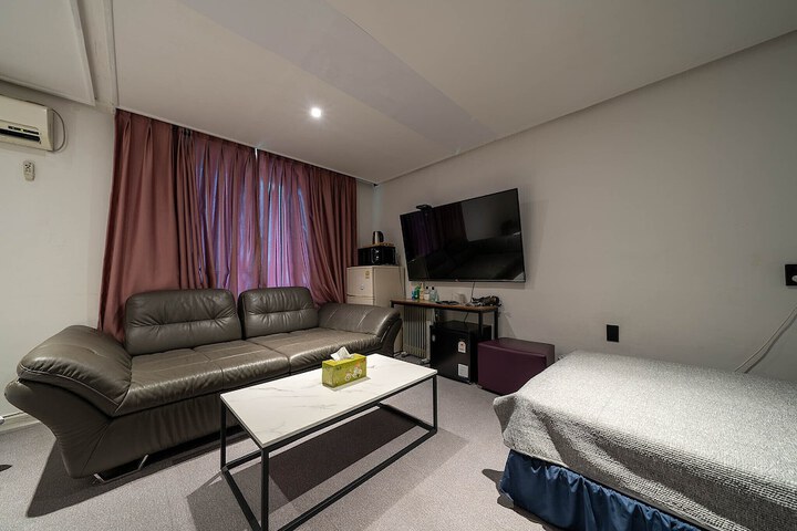 Room 10 of 82
