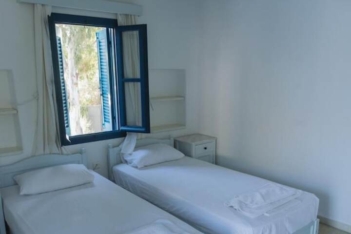 Room 8 of 48