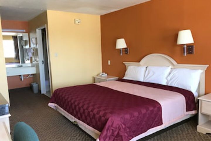 Room 7 of 66