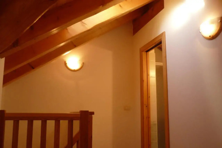 Room 12 of 25