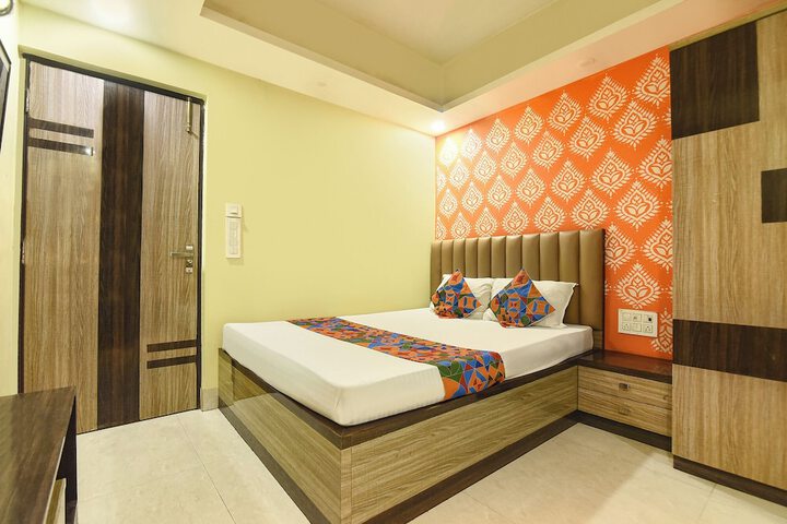 Room 16 of 28