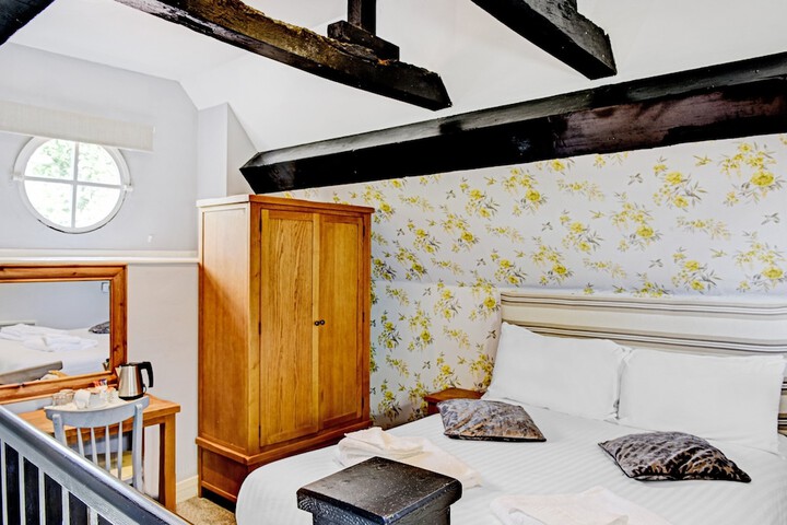 Room 10 of 37
