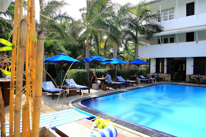 Hotel Pool
